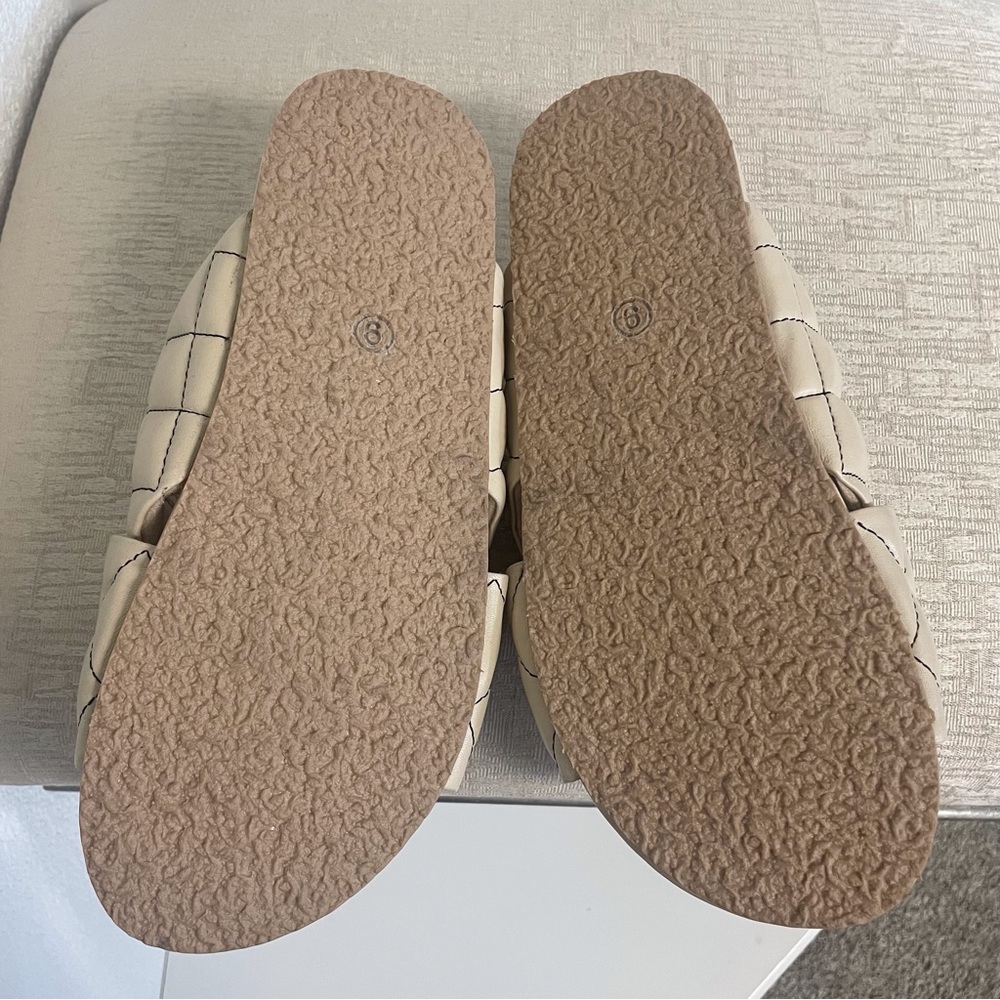 SEYSCHELLES WIDE AWAKE SLIP ON PUFFY LEATHER QUILTED SLIDES - Picture 8 of 8